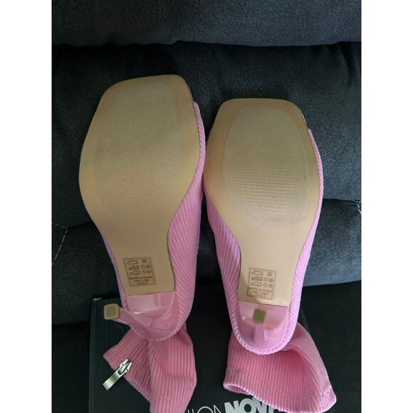 New in Box Fashion Nova Amy J Pink Corduroy Heels Open Toe Zip Front Size 6.5 - Picture 3 of 7